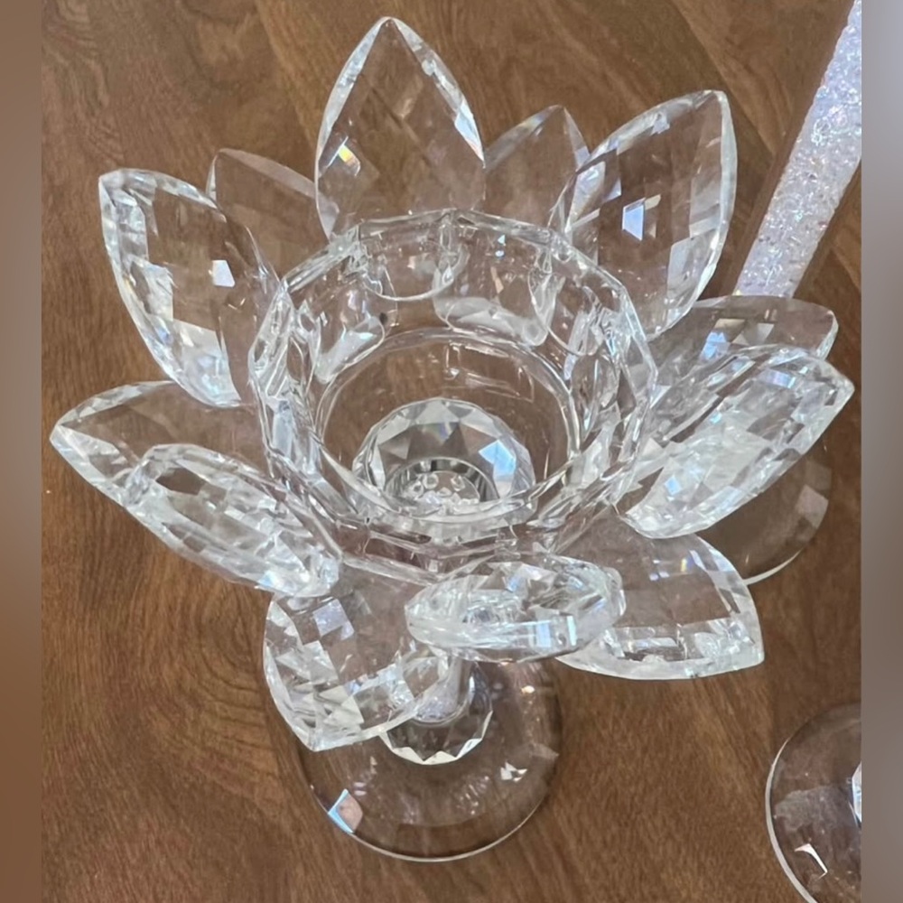 Lotus Crystal Tea Light Pillars - Picture 2 of 3